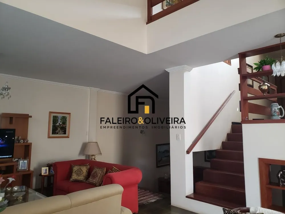Casa, 3 quartos, 259 m² - Foto 1