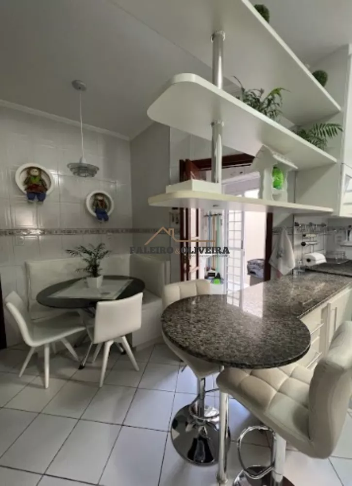 Casa, 3 quartos, 188 m² - Foto 1