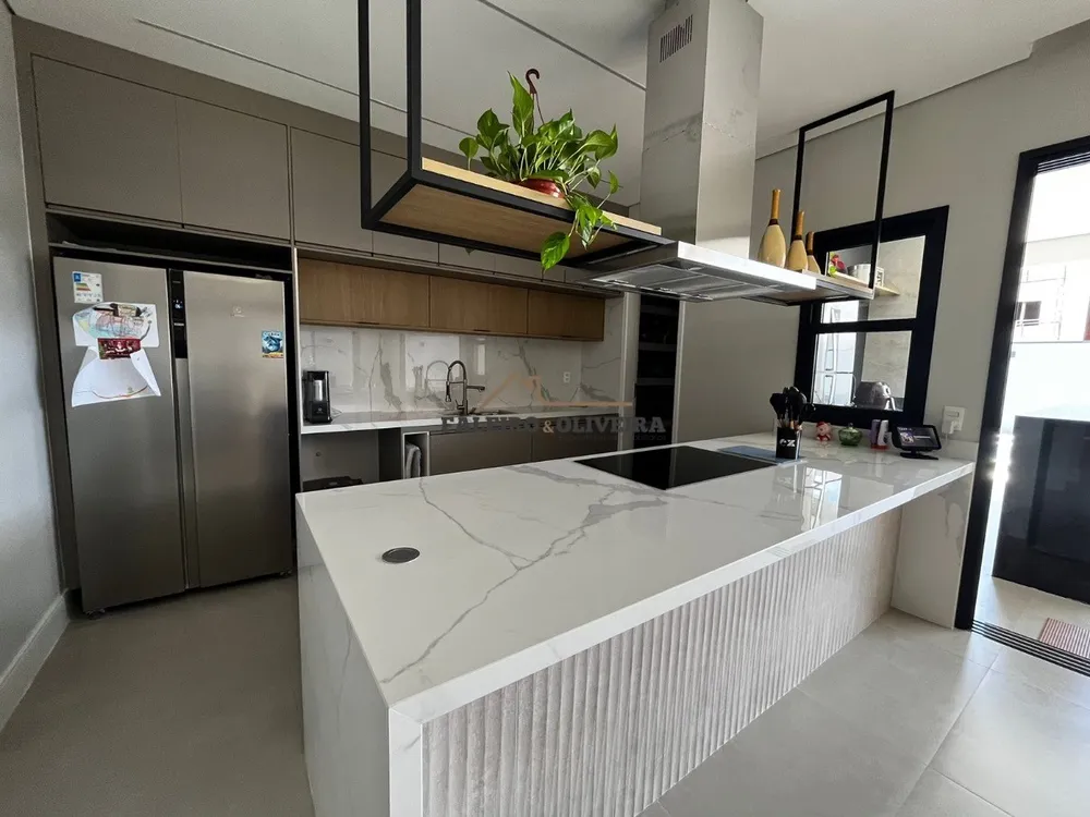 Casa, 3 quartos, 242 m² - Foto 1