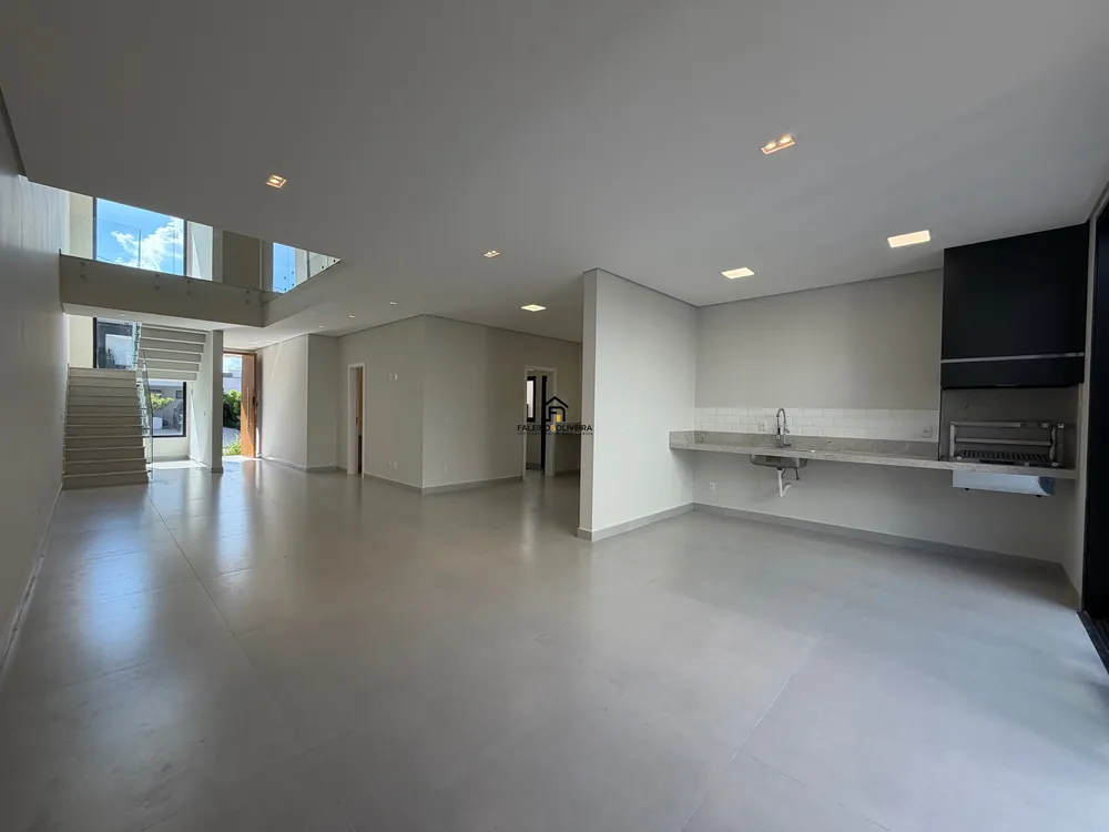 Casa, 3 quartos, 242 m² - Foto 1