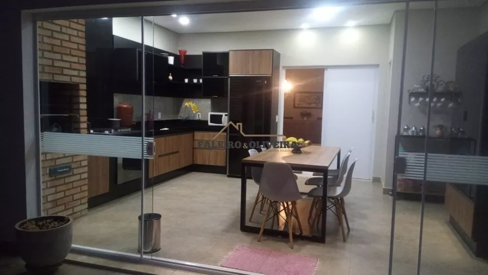 Casa, 3 quartos, 186 m² - Foto 2