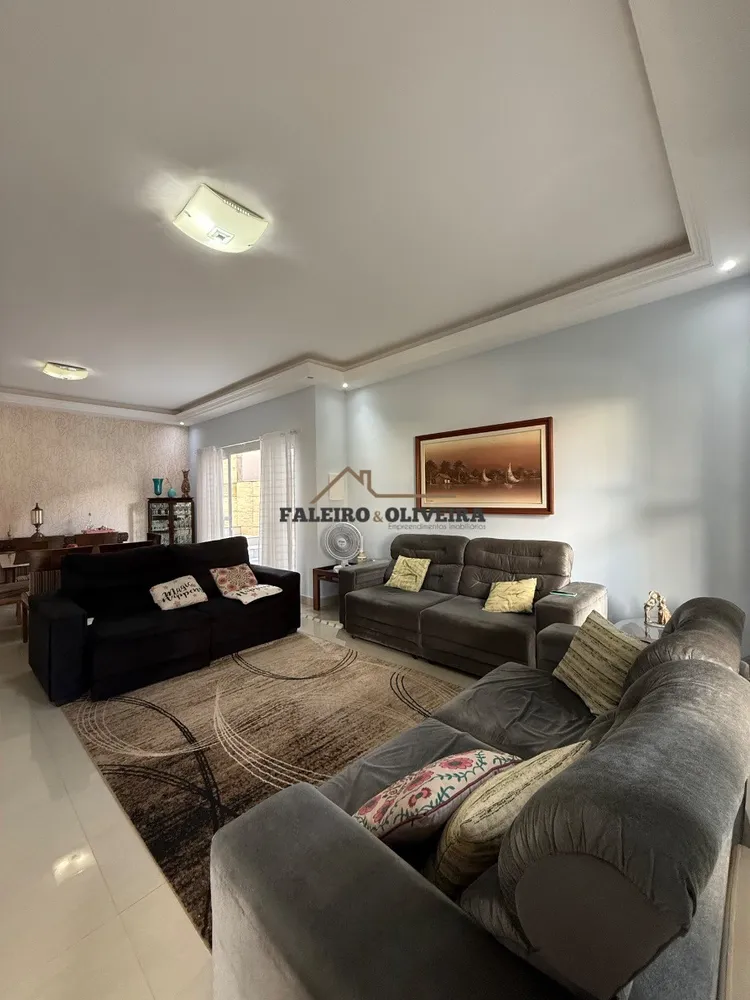 Casa, 3 quartos, 235 m² - Foto 3