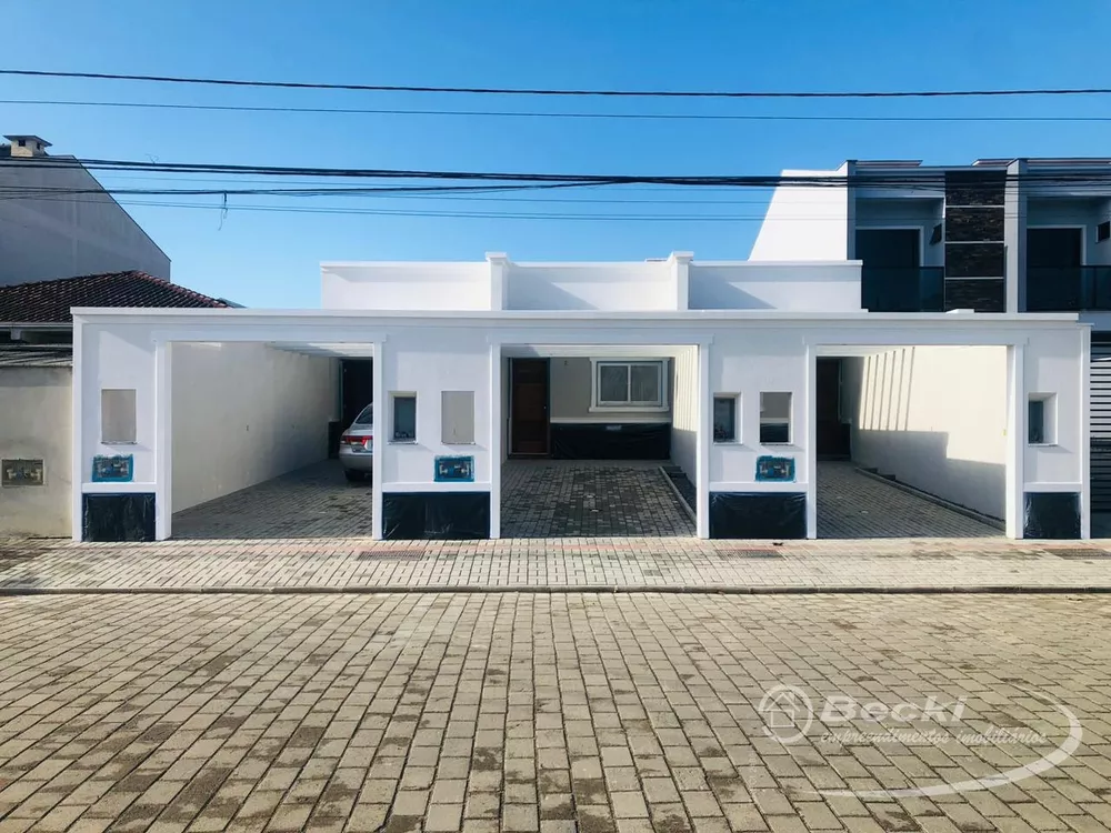 Casa à venda com 2 quartos, 76m² - Foto 1