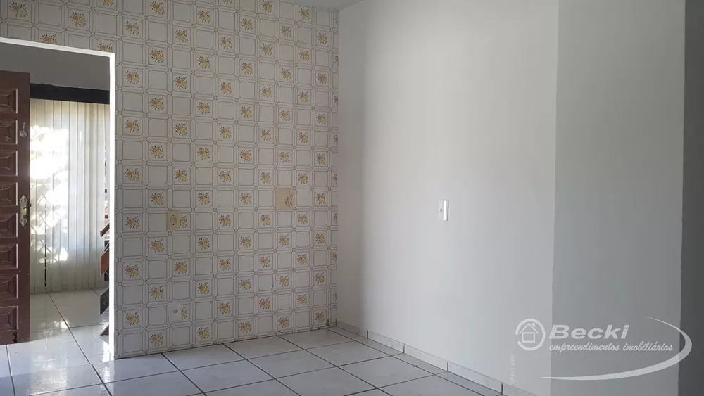 Casa à venda com 6 quartos, 166m² - Foto 3