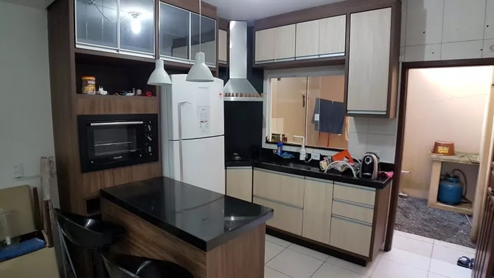 Casa à venda com 2 quartos, 61m² - Foto 3