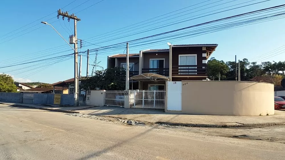 Casa à venda com 2 quartos, 61m² - Foto 1