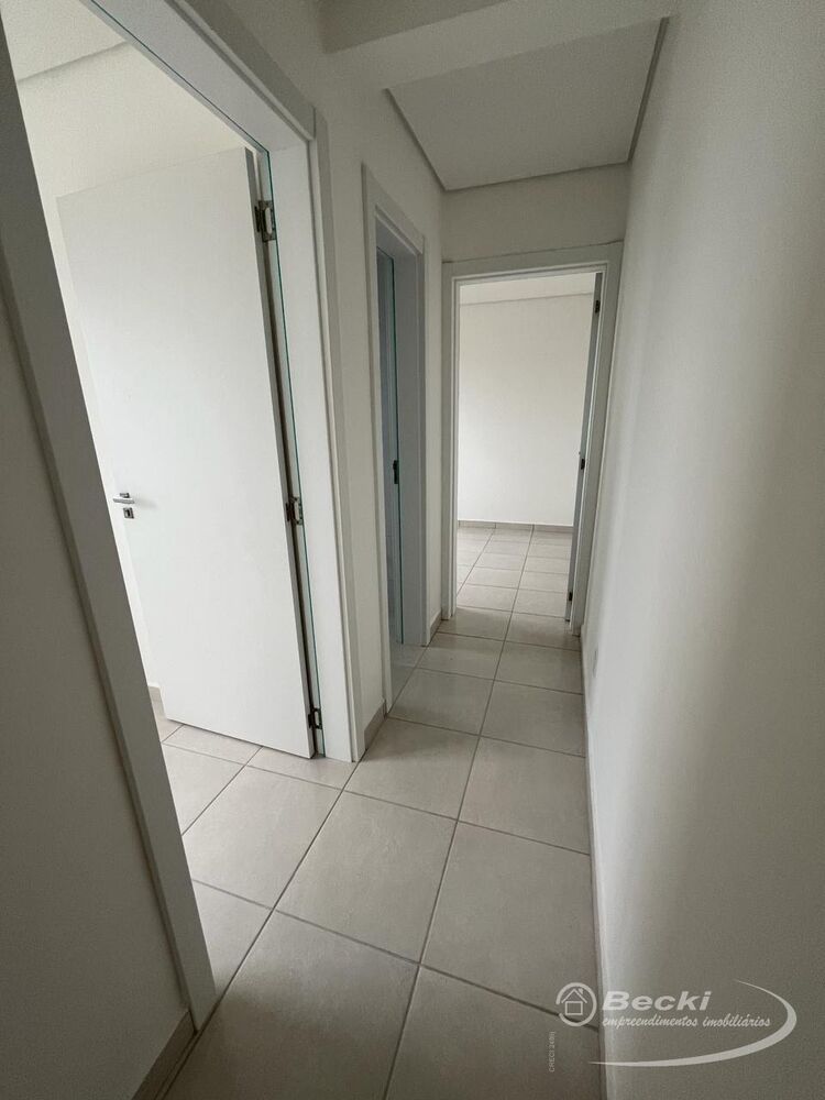 Apartamento à venda com 2 quartos, 70m² - Foto 4