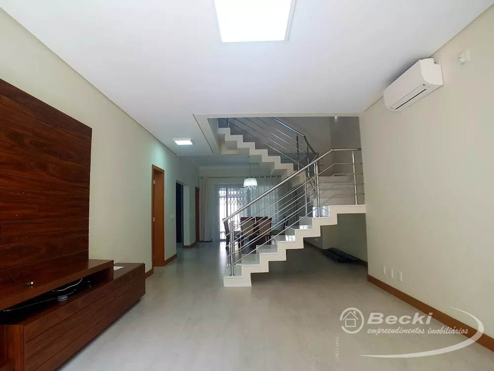 Casa à venda com 3 quartos, 314m² - Foto 14