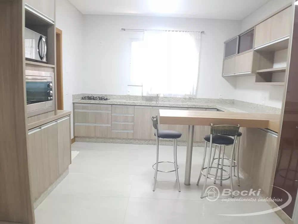 Casa à venda com 3 quartos, 314m² - Foto 11