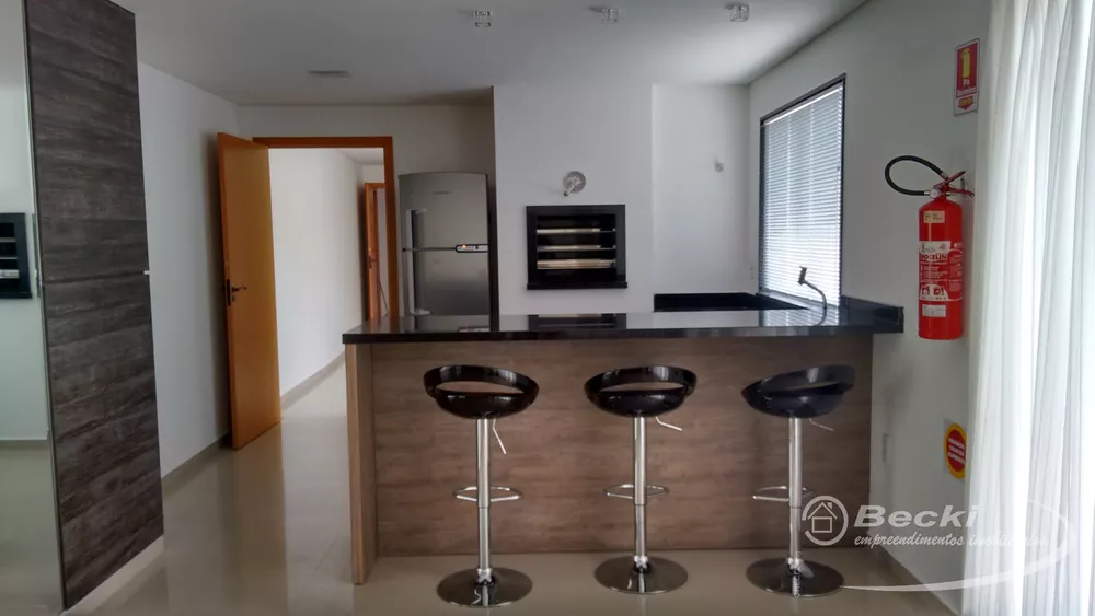 Apartamento à venda com 2 quartos, 70m² - Foto 2