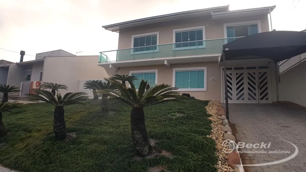 Casa, 6 quartos, 190 m² - Foto 1