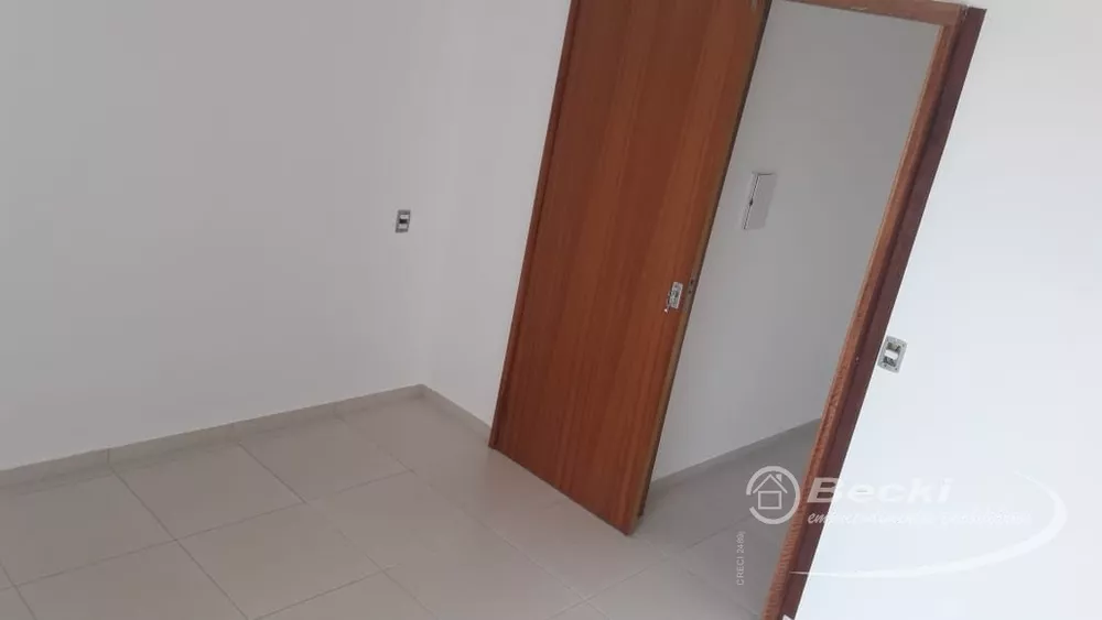 Casa à venda com 2 quartos, 80m² - Foto 4