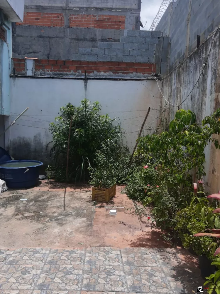 Casa à venda com 5 quartos, 200m² - Foto 4