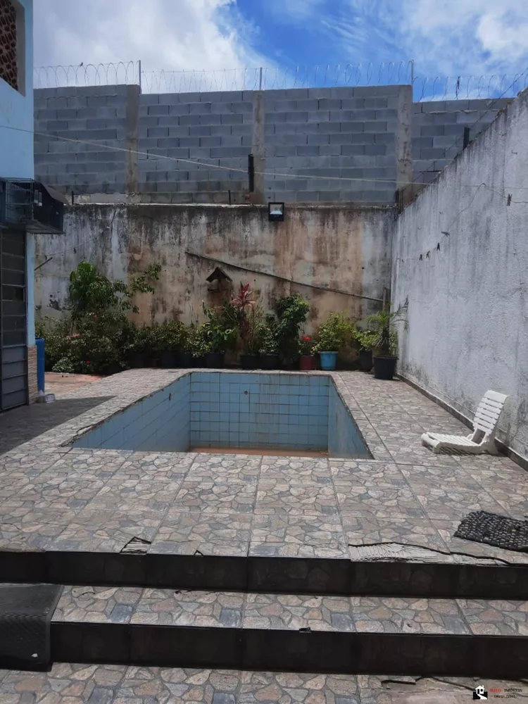 Casa à venda com 5 quartos, 200m² - Foto 3