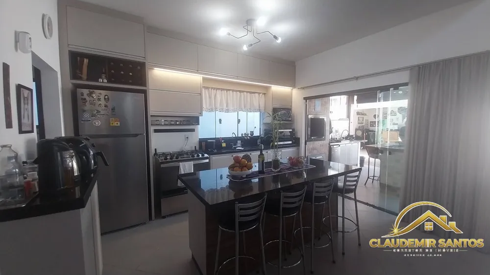 Casa, 3 quartos, 200 m² - Foto 3