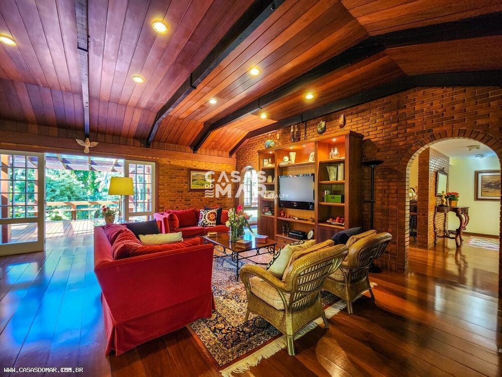 Casa, 6 quartos, 1500 m² - Foto 1