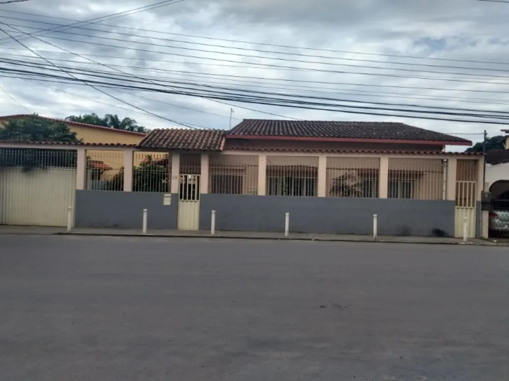 Casa, 6 quartos, 237 m² - Foto 1