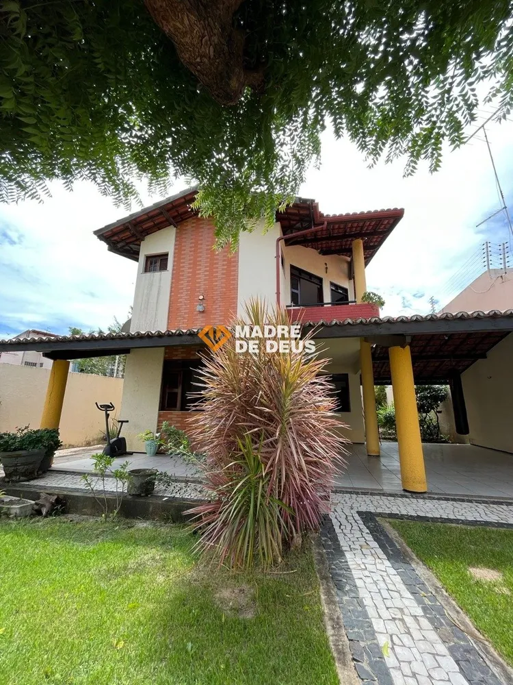 Casa, 6 quartos, 260 m² - Foto 1