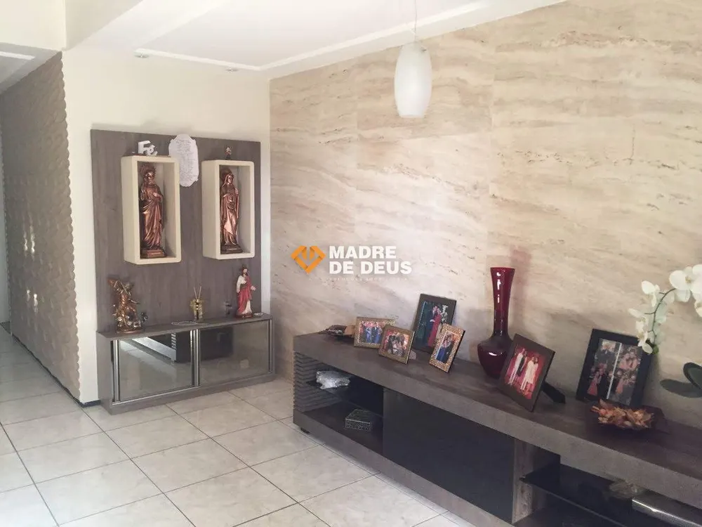 Casa, 4 quartos, 138 m² - Foto 1