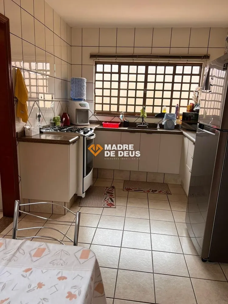 Casa, 2 quartos, 240 m² - Foto 4