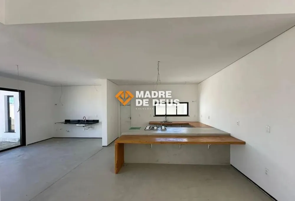 Casa, 4 quartos, 290 m² - Foto 1
