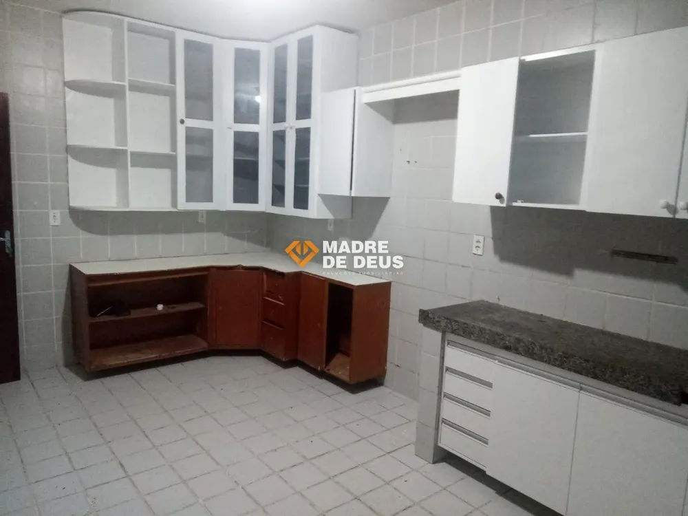 Casa, 4 quartos, 235 m² - Foto 1
