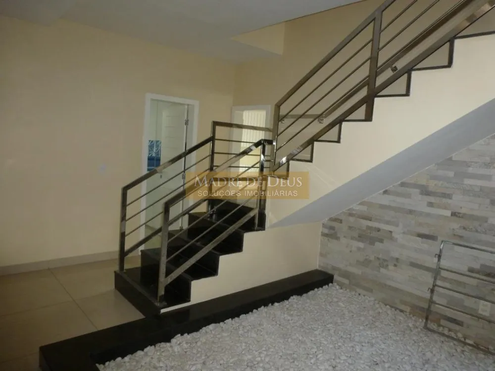 Casa, 7 quartos, 915 m² - Foto 1