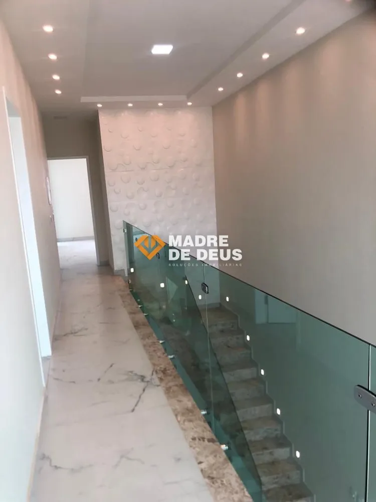 Casa, 4 quartos, 195 m² - Foto 1