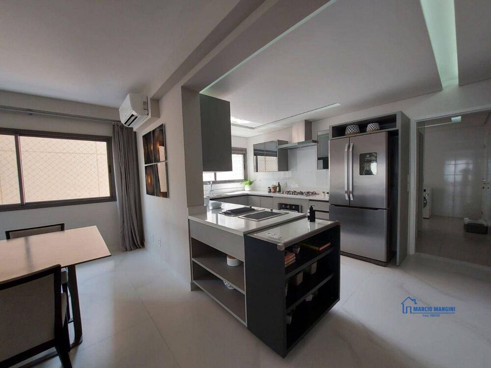 Apartamento à venda com 3 quartos, 213m² - Foto 2