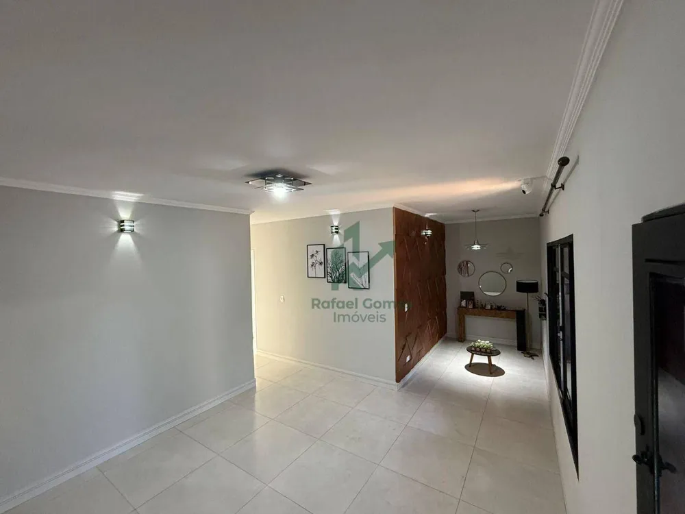 Casa, 5 quartos, 209 m² - Foto 1