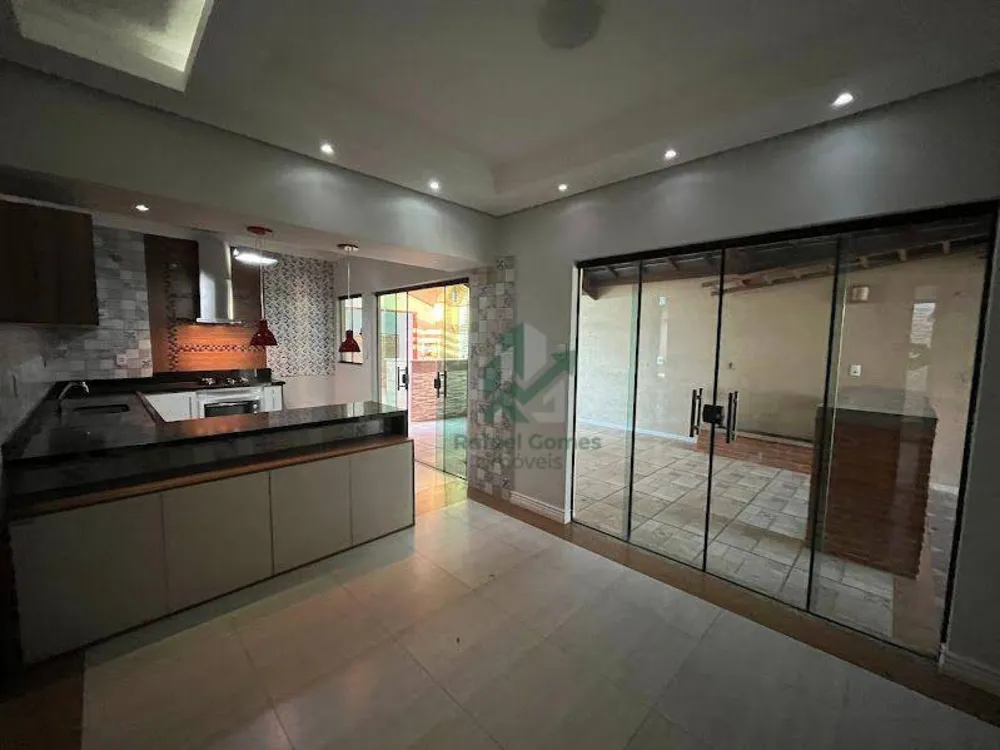 Casa, 3 quartos, 213 m² - Foto 2