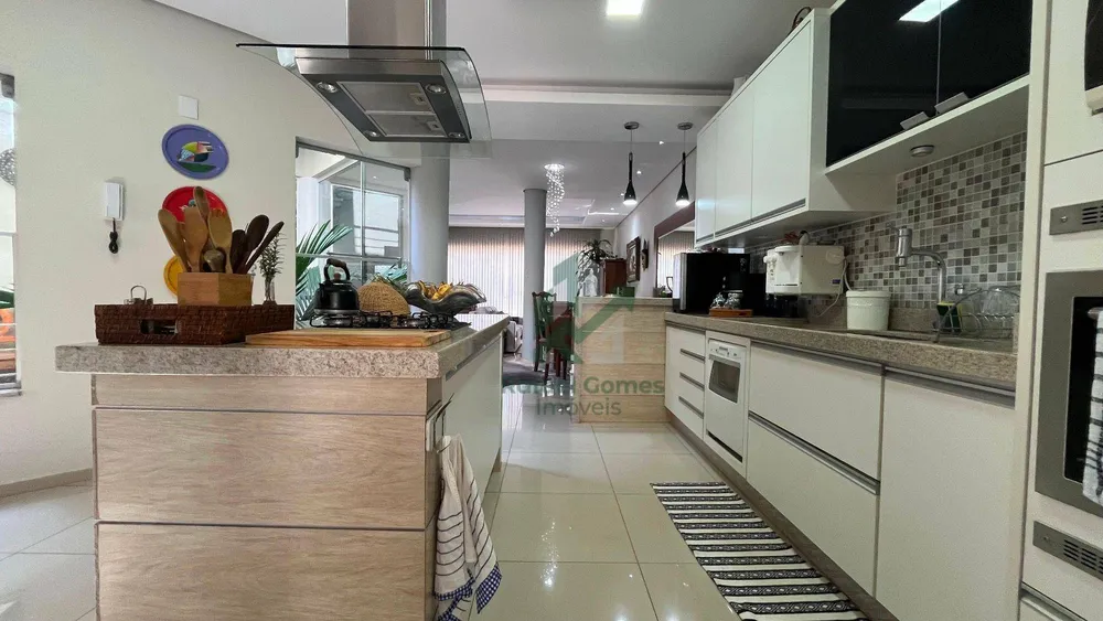 Casa, 3 quartos, 290 m² - Foto 2