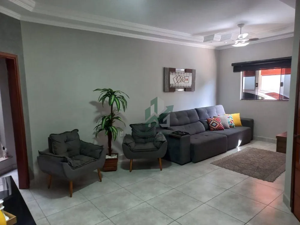 Casa, 3 quartos, 210 m² - Foto 3