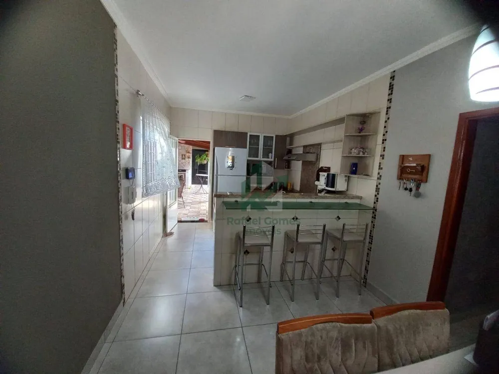 Casa, 3 quartos, 210 m² - Foto 2