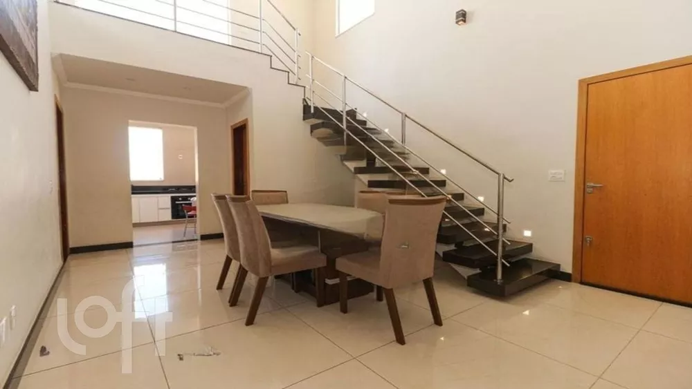 Casa à venda com 3 quartos, 180m² - Foto 1