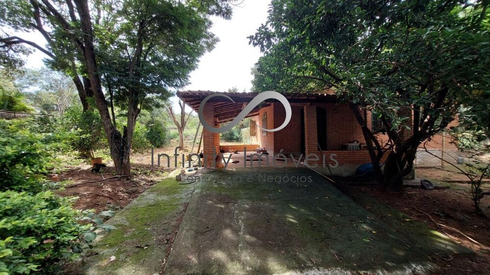 Casa à venda com 2 quartos, 100m² - Foto 1
