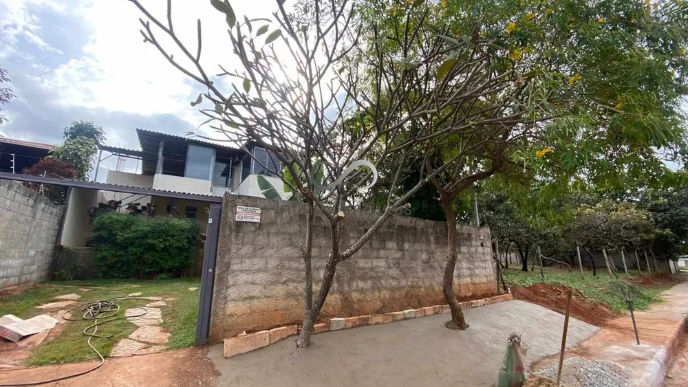 Casa à venda com 2 quartos, 200m² - Foto 2