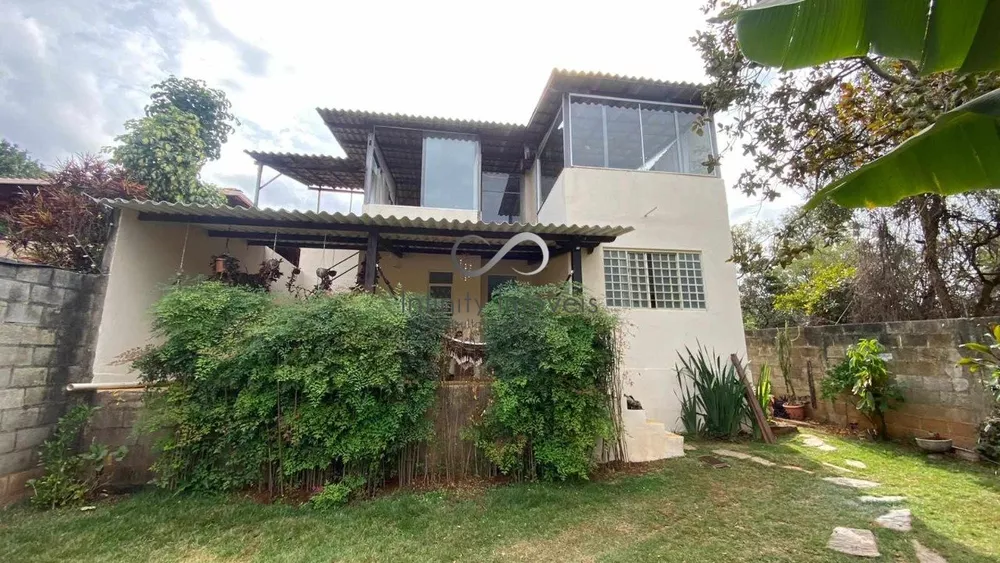 Casa à venda com 2 quartos, 200m² - Foto 1