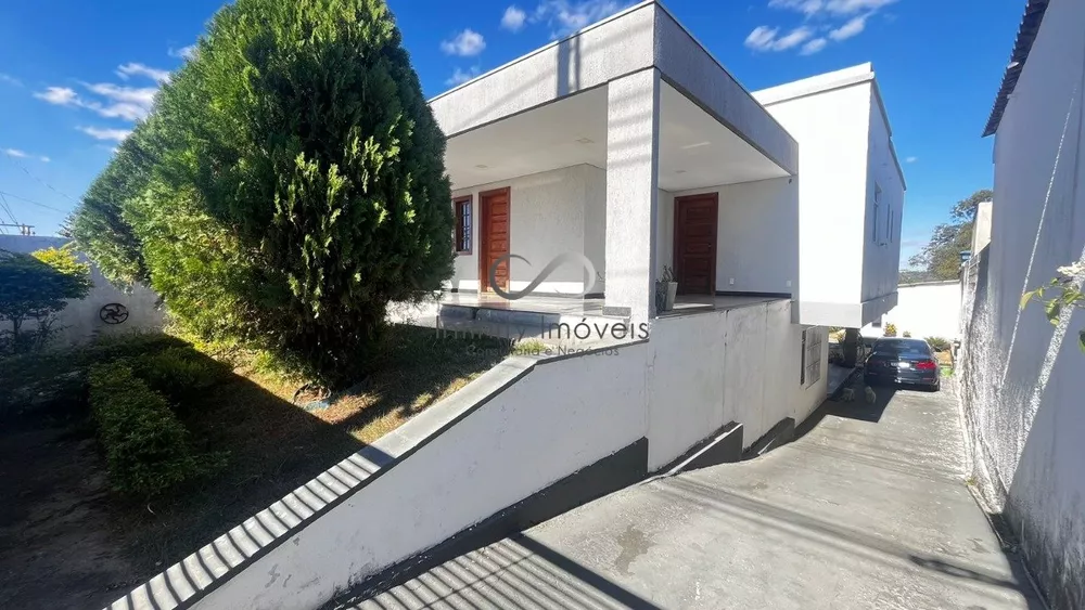 Casa à venda com 3 quartos, 280m² - Foto 2