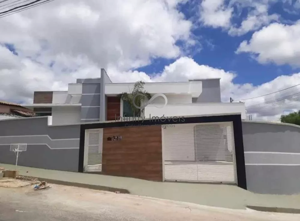 Casa à venda com 3 quartos, 250m² - Foto 1