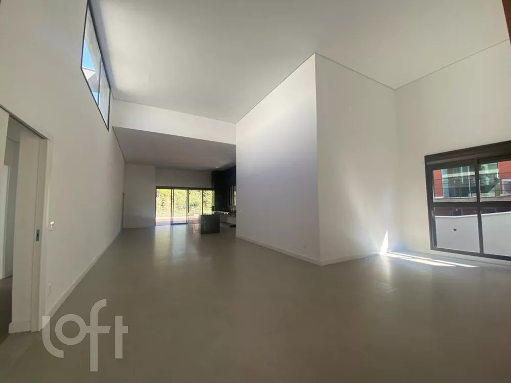 Casa à venda com 4 quartos, 330m² - Foto 2