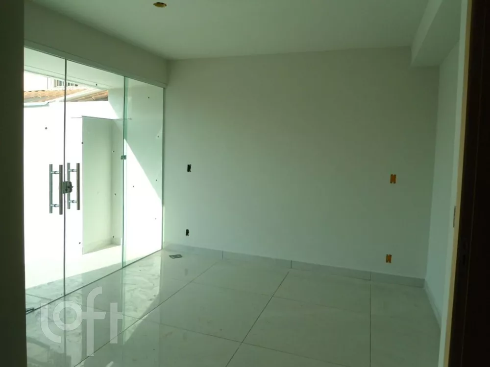 Casa à venda com 3 quartos, 105m² - Foto 2