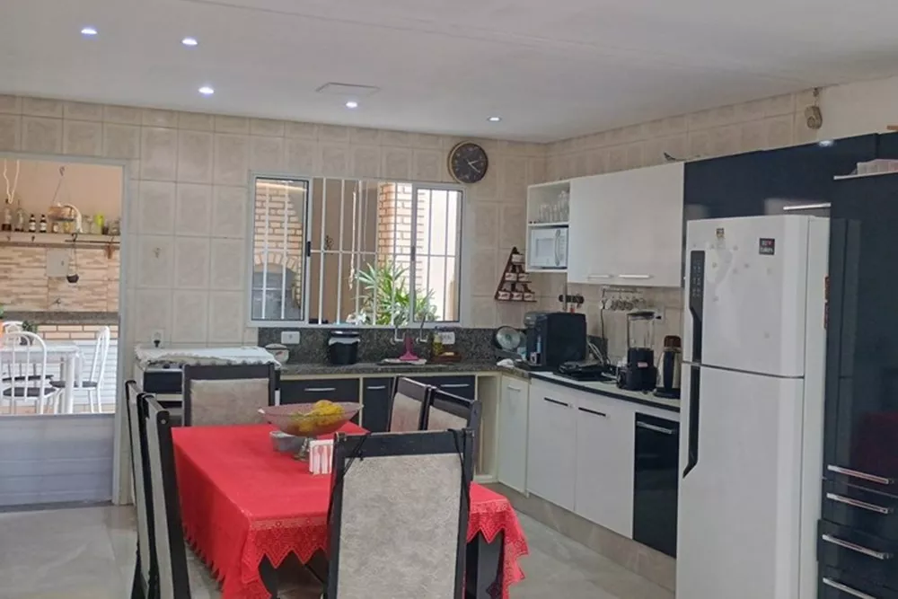 Casa à venda com 3 quartos, 135m² - Foto 2