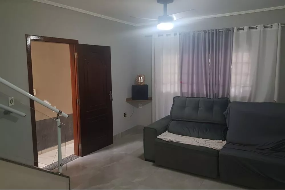 Casa à venda com 3 quartos, 135m² - Foto 1