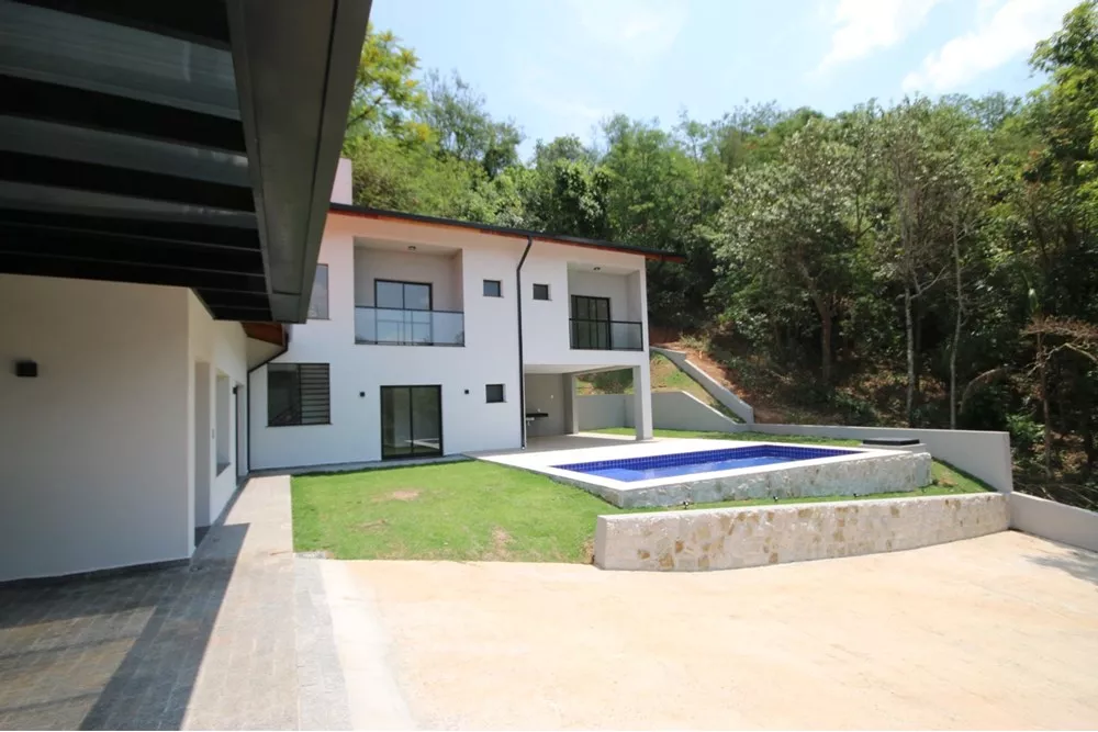 Casa de Condomínio à venda com 4 quartos, 315m² - Foto 2