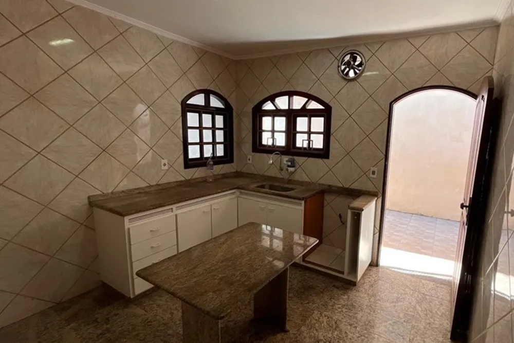 Casa, 4 quartos, 230 m² - Foto 3