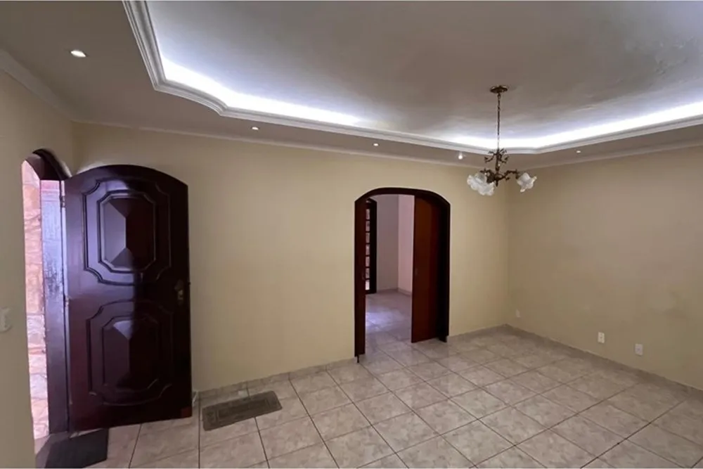 Casa, 4 quartos, 230 m² - Foto 1