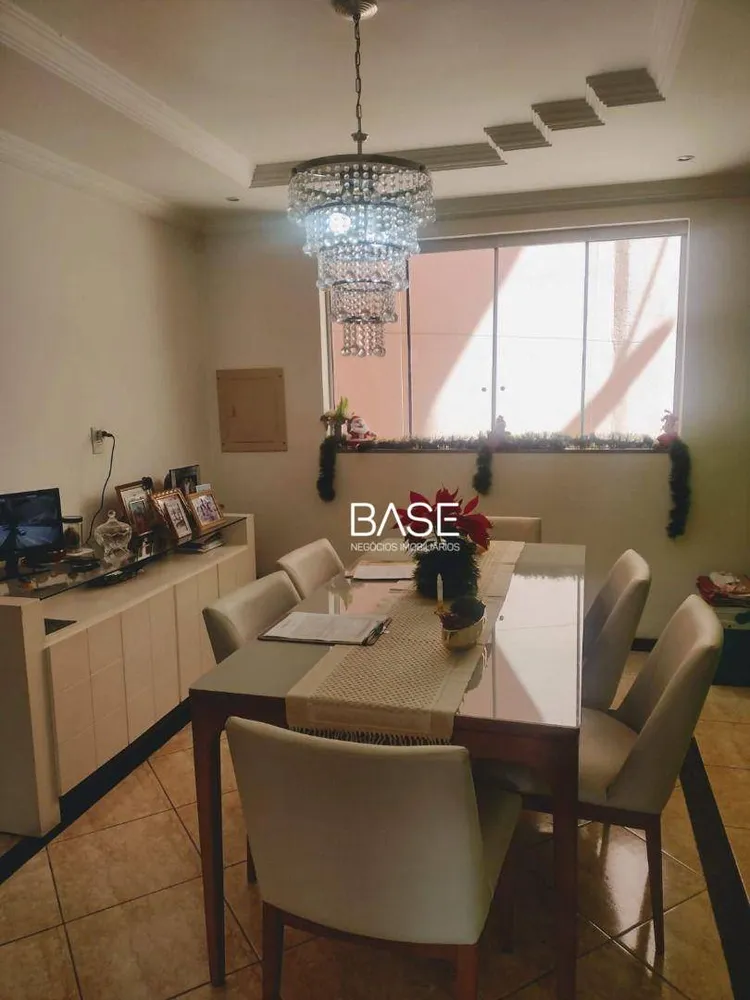 Casa, 3 quartos, 240 m² - Foto 2