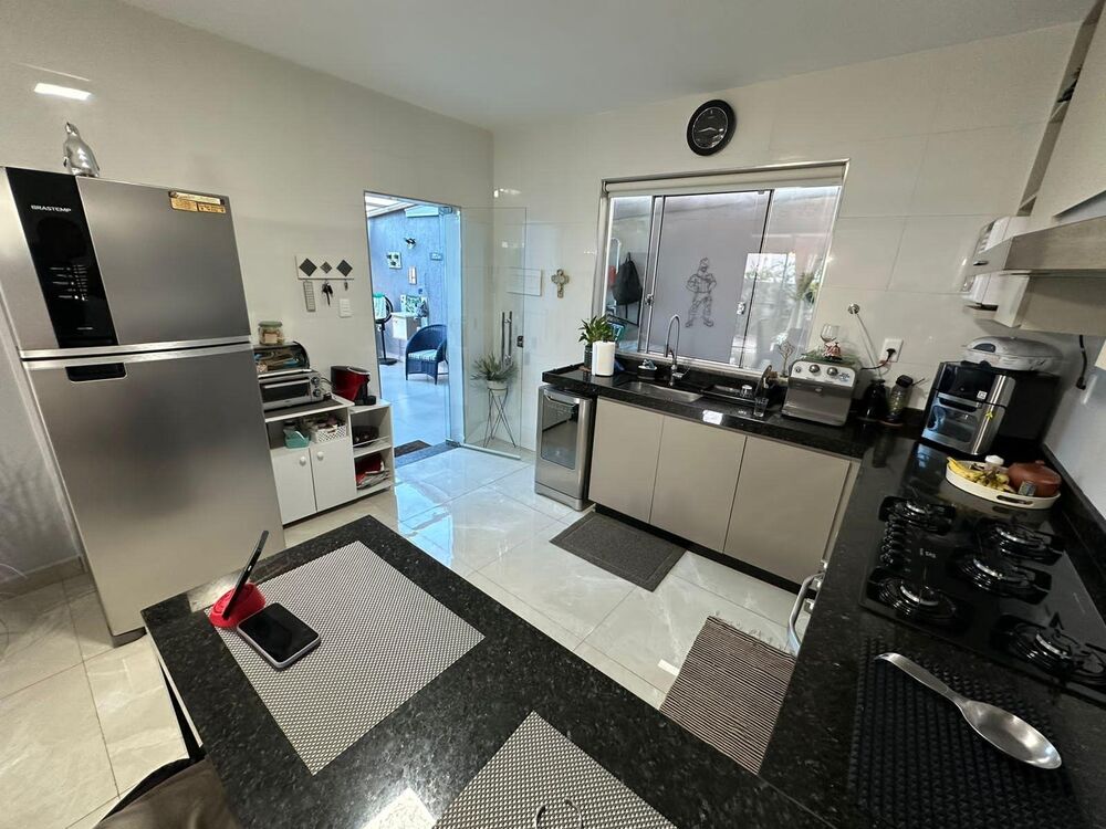 Casa, 3 quartos, 276 m² - Foto 1