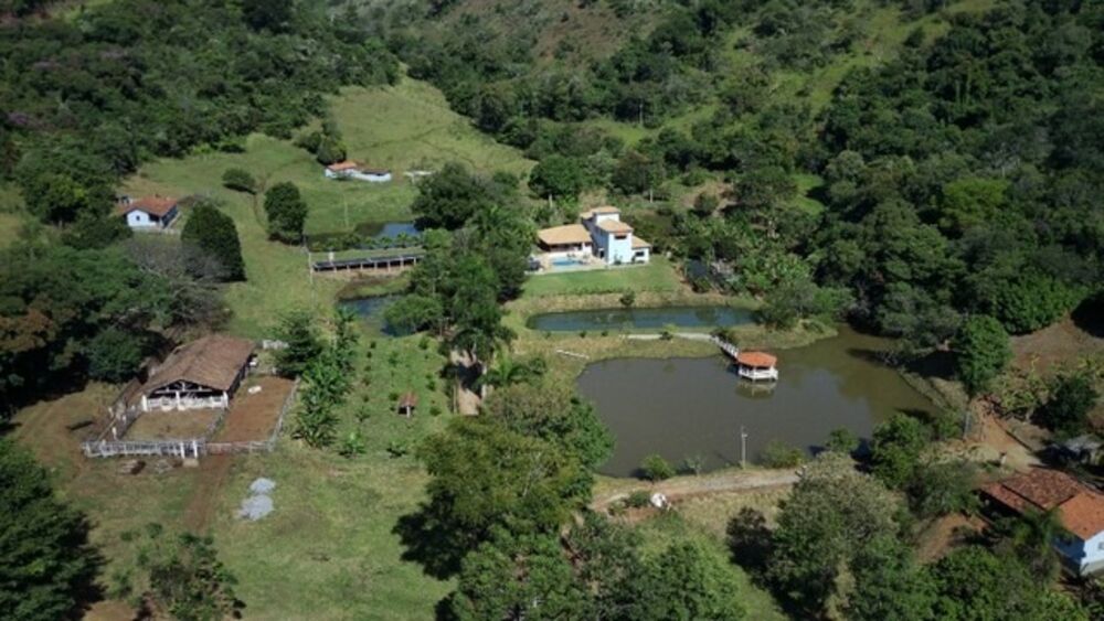 Fazenda à venda com 7 quartos, 650m² - Foto 1
